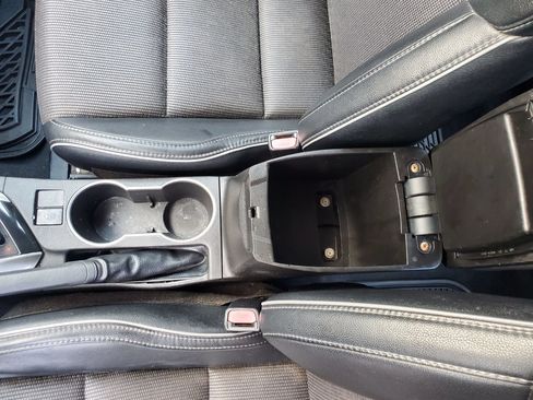 Used 2015 Toyota Corolla LE FWD image 33