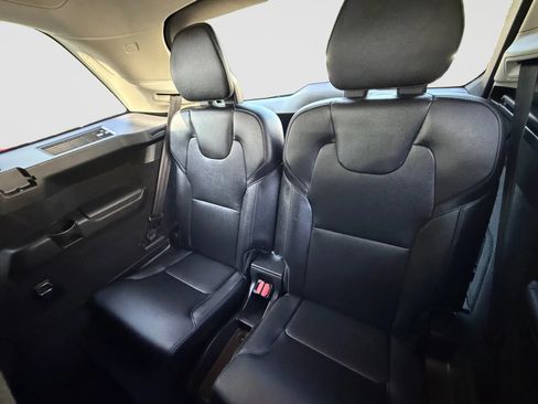 Used 2018 Volvo XC90 T5 Momentum w/ Convenience Package AWD/4WD image 16