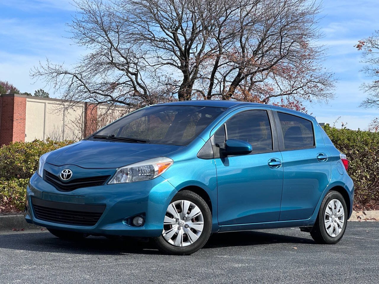 Used 2014 Toyota Yaris L FWD image 1
