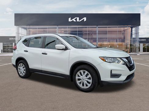 Used 2019 Nissan Rogue S image 1