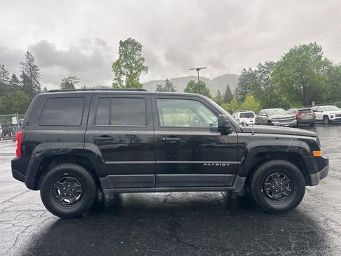 Used 2016 Jeep Patriot Sport FWD image 2