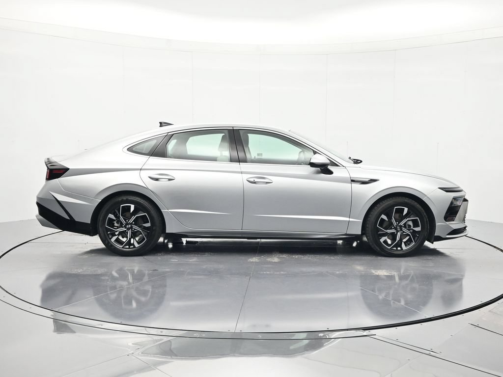 Used 2025 Hyundai Sonata SEL FWD image 4
