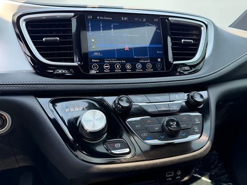 Used 2019 Chrysler Pacifica Limited w/ S Appearance Package FWD image 50