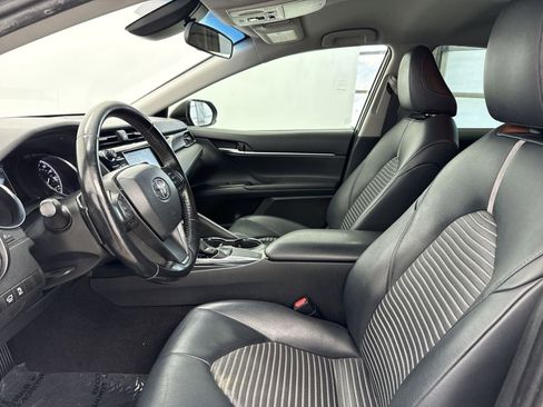 Used 2019 Toyota Camry SE FWD image 11