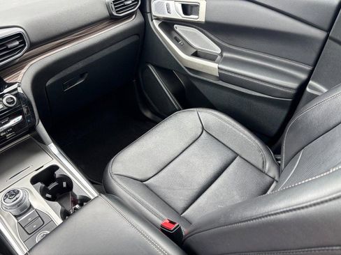 Used 2023 Ford Explorer Limited w/ Limited Technology Package image 16