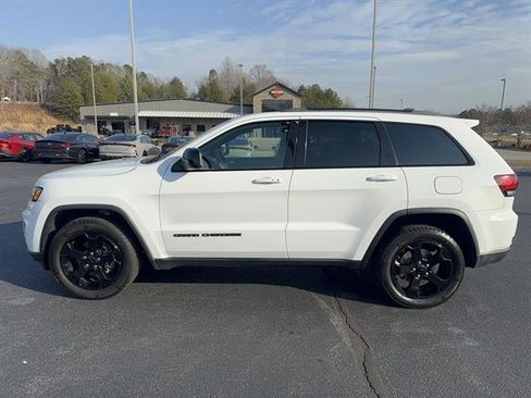 Used 2018 Jeep Grand Cherokee Laredo image 4