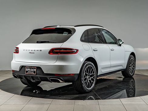 Used 2018 Porsche Macan AWD/4WD image 9