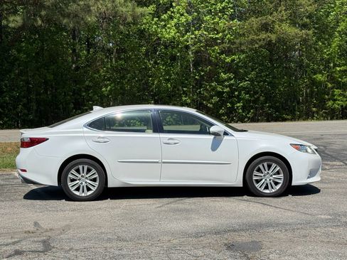 Used 2015 Lexus ES 350 w/ Premium Package FWD image 4
