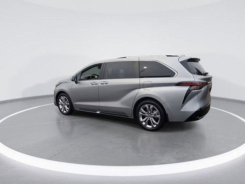 Certified 2024 Toyota Sienna Platinum image 7