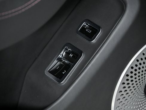 Used 2023 Bentley Flying Spur V8 image 19