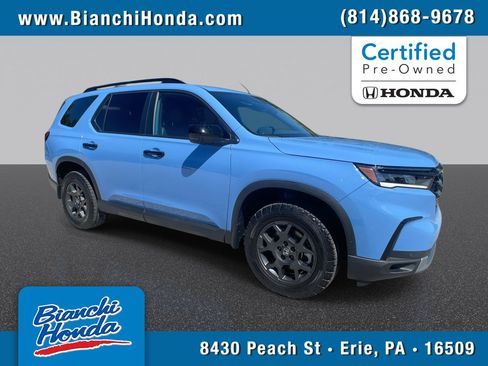 Certified 2025 Honda Pilot TrailSport image 1