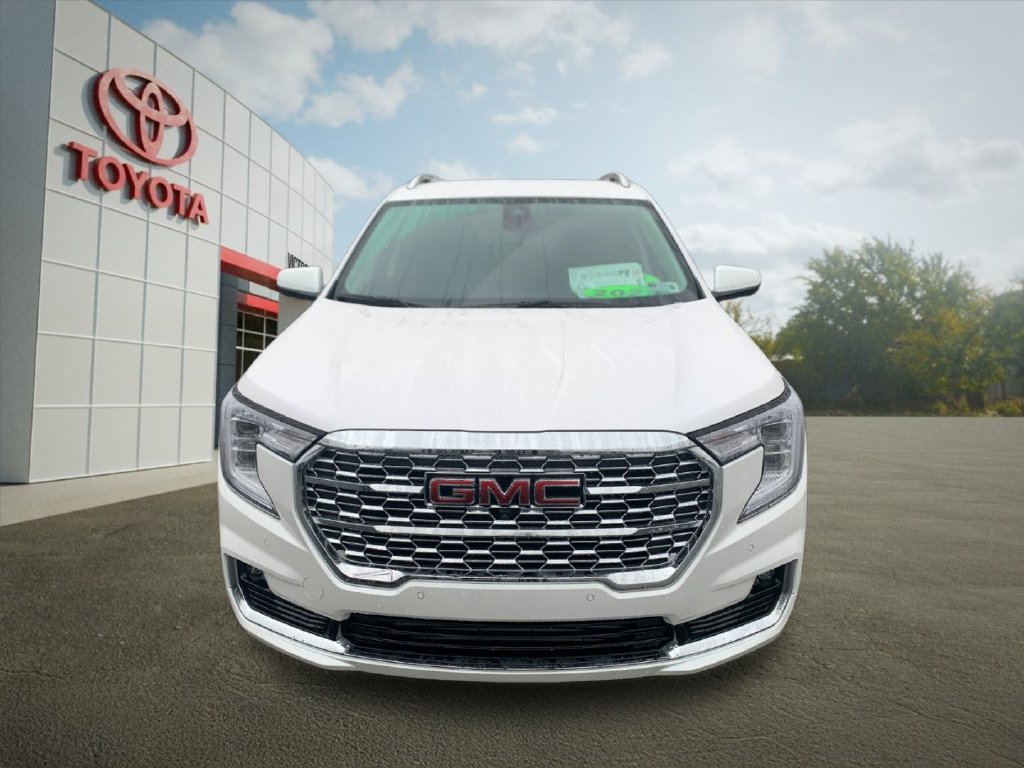 Used 2023 GMC Terrain Denali w/ Denali Premium Package AWD/4WD image 8