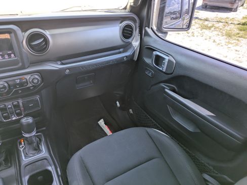 Used 2018 Jeep Wrangler Unlimited Sport S AWD/4WD image 17