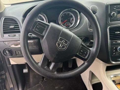 Used 2014 Dodge Grand Caravan SXT FWD image 13