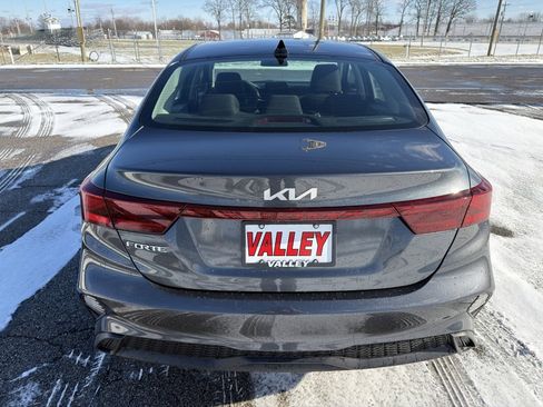 Used 2023 Kia Forte LXS w/ LXS Technology Package image 9