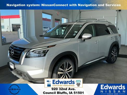 Used 2024 Nissan Pathfinder Platinum AWD/4WD image 5
