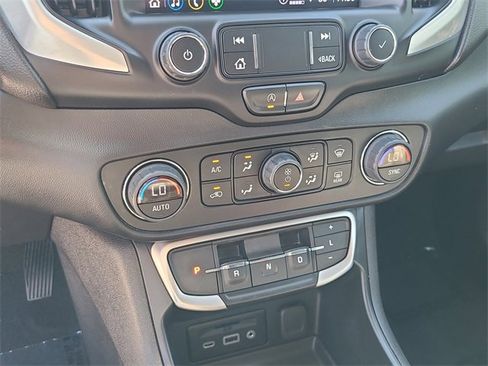 Used 2023 GMC Terrain SLT image 27