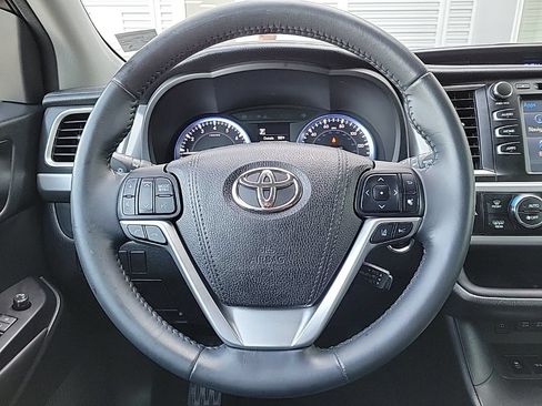 Used 2017 Toyota Highlander SE AWD/4WD image 23