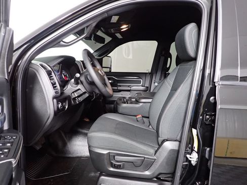 Used 2025 RAM 5500 4x4 Crew Cab image 22