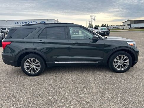 Used 2024 Ford Explorer XLT w/ Equipment Group 202A AWD/4WD image 8
