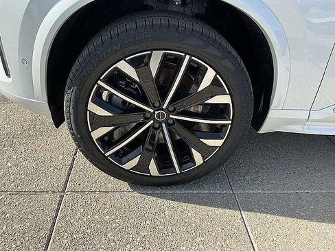 New 2026 Volvo XC90 T8 Plus w/ Protection Package Premier AWD/4WD image 12