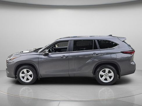 Used 2024 Toyota Highlander LE AWD/4WD image 5
