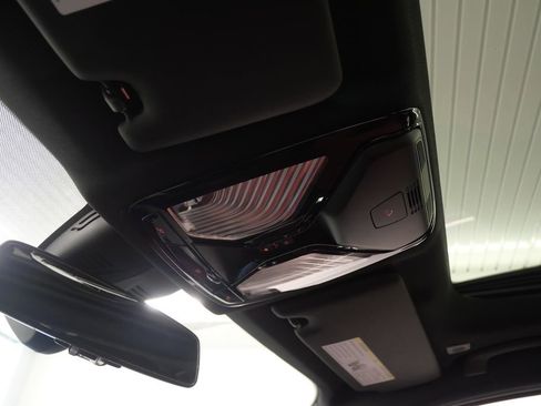 Used 2025 BMW 330i Sedan w/ Premium Package image 22