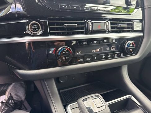 Certified 2024 Nissan Pathfinder SL w/ Black Appearance Package AWD/4WD image 32