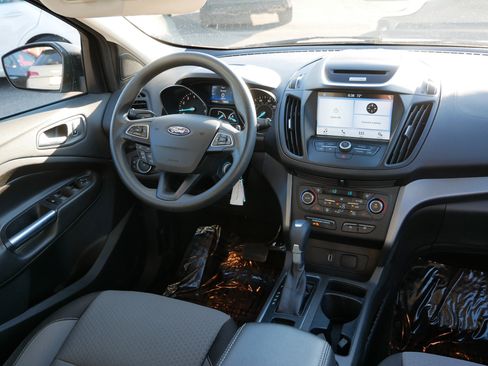Used 2017 Ford Escape SE w/ Equipment Group 201A AWD/4WD image 9
