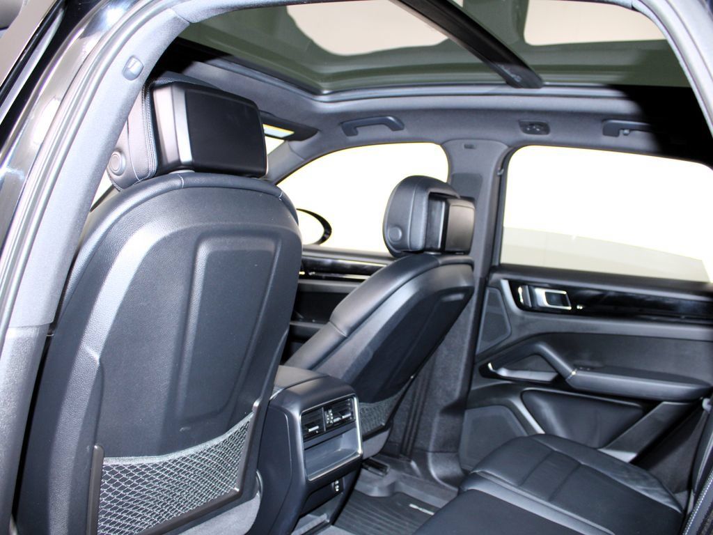 Certified 2023 Porsche Cayenne AWD/4WD image 19