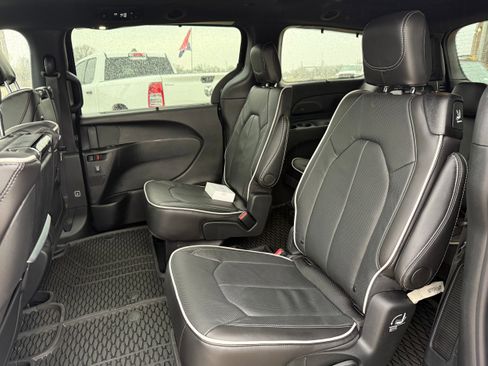 New 2026 Chrysler Pacifica Limited w/ Uconnect Theater Family Group image 11