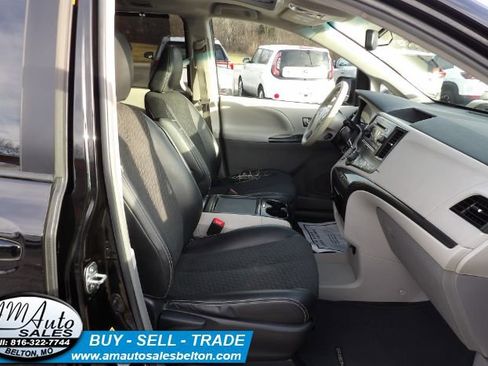 Used 2012 Toyota Sienna SE image 19