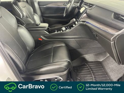 Used 2023 Jeep Grand Cherokee Overland w/ Luxury Tech Group IV AWD/4WD image 20