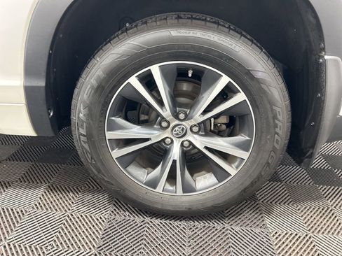 Used 2017 Toyota Highlander Plus image 37