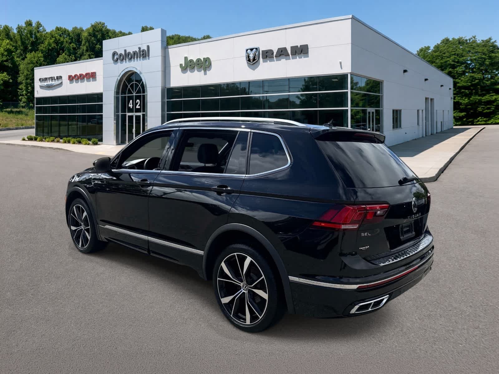Used 2024 Volkswagen Tiguan SEL R-Line AWD/4WD image 3