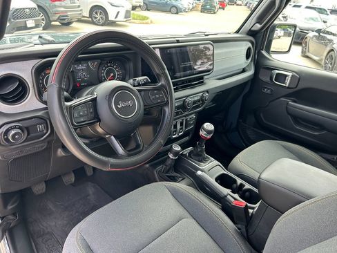 Used 2025 Jeep Wrangler Sport AWD/4WD image 16