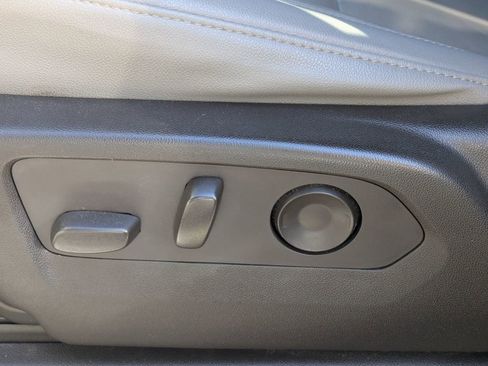 Used 2021 Chevrolet Suburban Z71 image 30