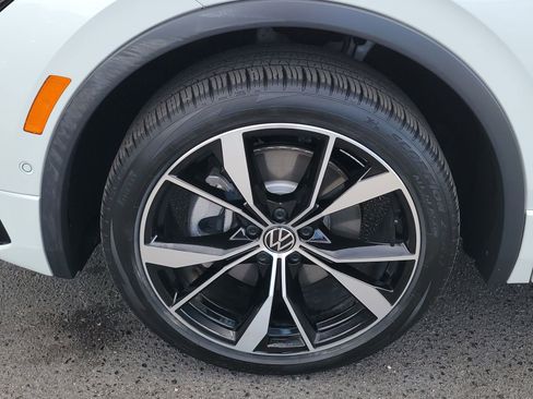 Used 2023 Volkswagen Tiguan SEL R-Line AWD/4WD image 16