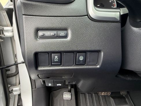 Used 2023 Nissan Murano SV image 27