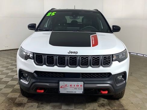 Used 2025 Jeep Compass Trailhawk image 4