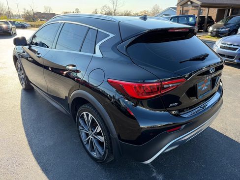 Used 2018 INFINITI QX30 Premium w/ Navigation Package AWD/4WD image 5