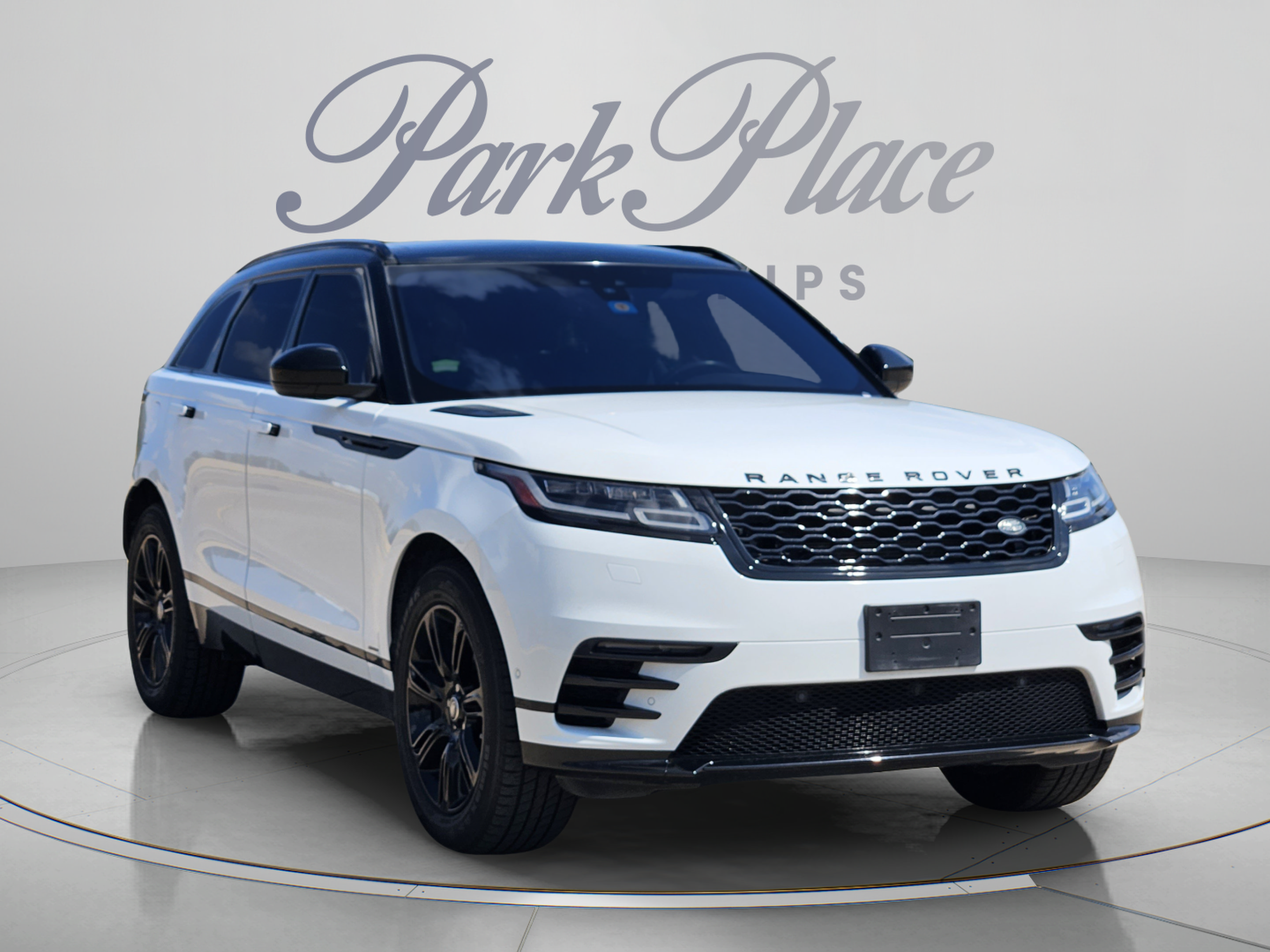 Used 2018 Land Rover Range Rover Velar R-Dynamic SE AWD/4WD image 4