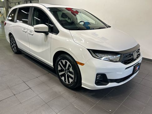 Used 2025 Honda Odyssey EX-L image 2