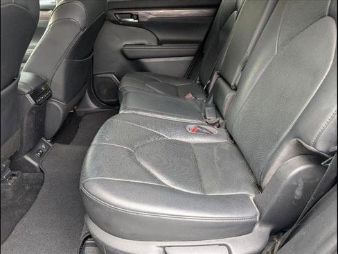 Used 2020 Toyota Highlander Limited image 8