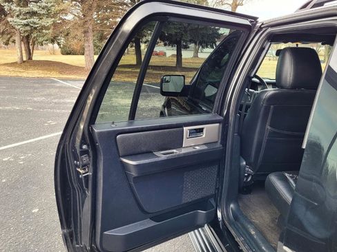 Used 2015 Ford Expedition EL XLT image 17