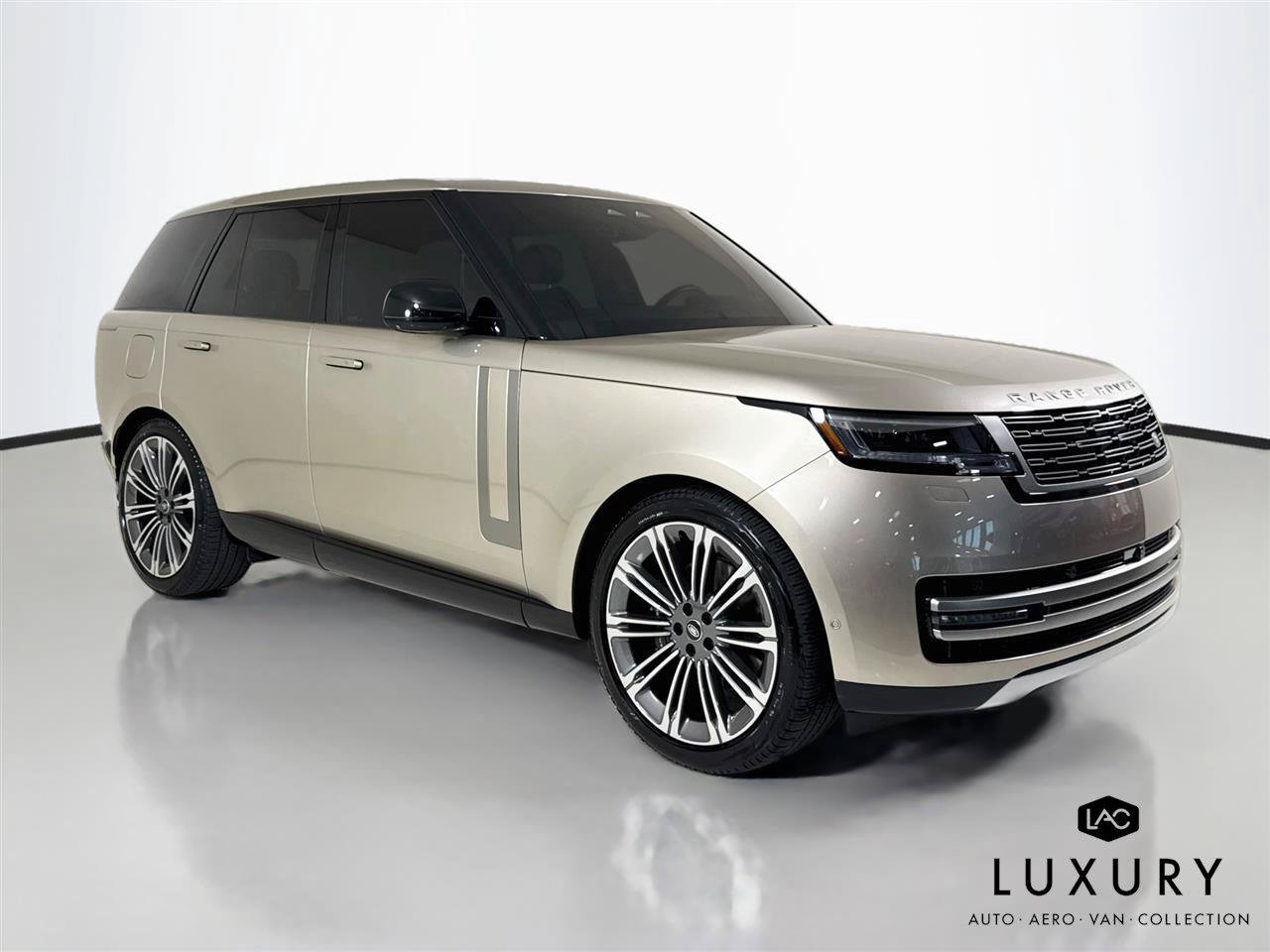 Used 2024 Land Rover Range Rover SE AWD/4WD image 2