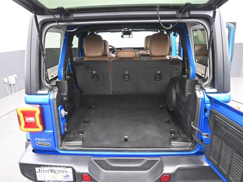 Used 2022 Jeep Wrangler Unlimited Sahara w/ Cold Weather Group image 14