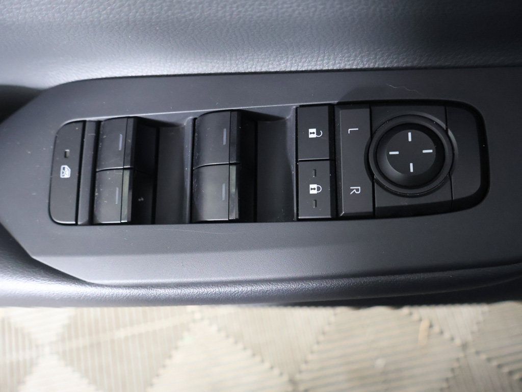 Used 2025 Toyota Prius LE FWD image 28
