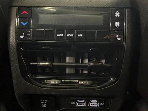 Used 2023 Jeep Grand Cherokee L Limited AWD/4WD image 35