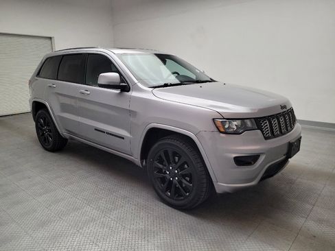 Used 2019 Jeep Grand Cherokee Altitude image 11